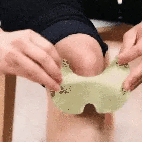<strong>Find swift relief for knee pains with our herbal-infused, easy-to-apply patches designed to ease discomfort and improve joint flexibility.</strong>